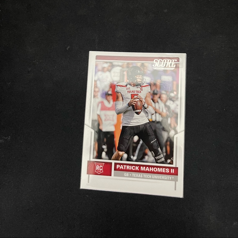Patrick mahomes rookie football card